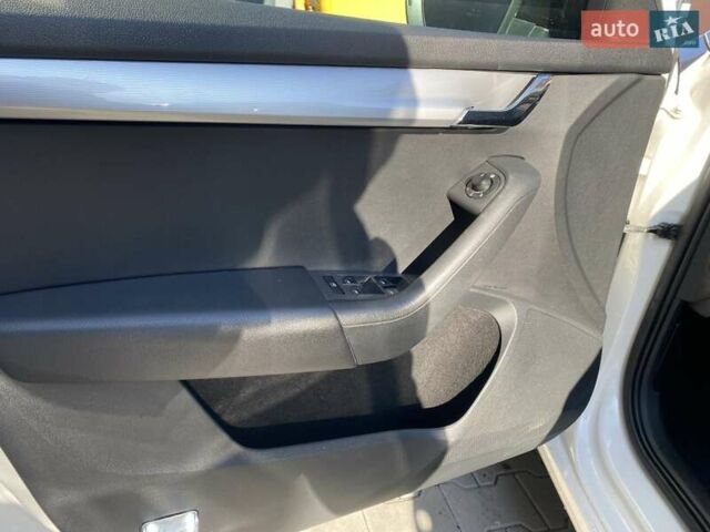 Білий Шкода Октавія, об'ємом двигуна 1.6 л та пробігом 221 тис. км за 11500 $, фото 9 на Automoto.ua