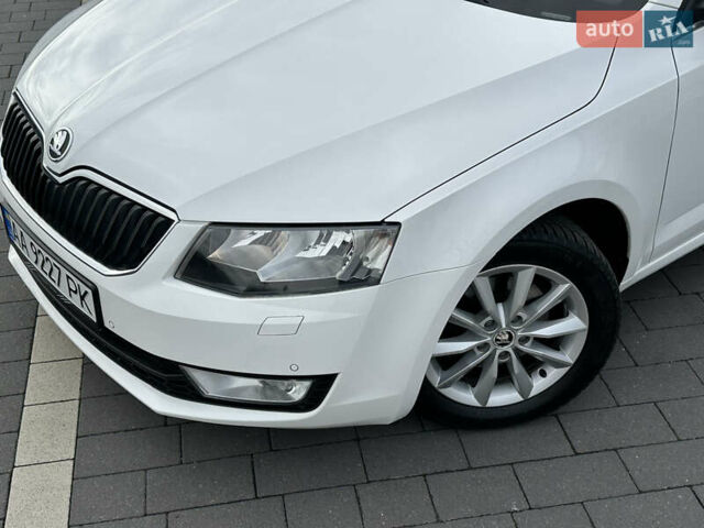 Белый Шкода Октавия, объемом двигателя 1.6 л и пробегом 227 тыс. км за 11800 $, фото 4 на Automoto.ua