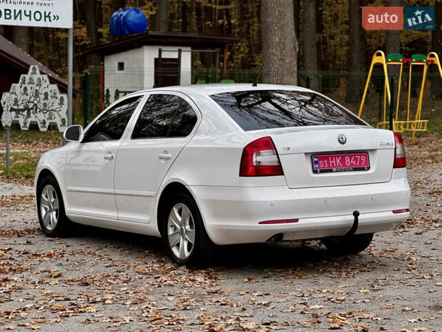 Белый Шкода Октавия, объемом двигателя 2 л и пробегом 223 тыс. км за 10700 $, фото 13 на Automoto.ua