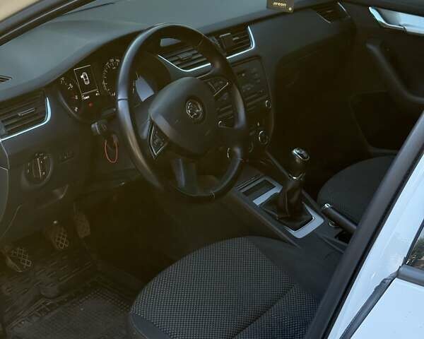Белый Шкода Октавия, объемом двигателя 1.4 л и пробегом 155 тыс. км за 12300 $, фото 16 на Automoto.ua