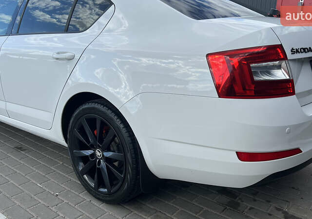 Белый Шкода Октавия, объемом двигателя 1.97 л и пробегом 299 тыс. км за 12999 $, фото 2 на Automoto.ua
