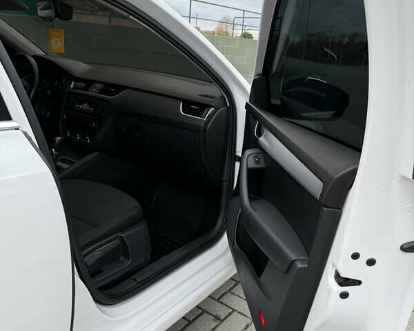 Шкода Октавия 2013 в Мукачеве на Automoto.ua Белый Шкода Октавия, объемом двигателя 1.6 л и пробегом 325 тыс. км за 10999 $, фото 21 на Automoto.ua