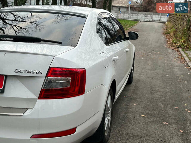 Білий Шкода Октавія, об'ємом двигуна 1.8 л та пробігом 217 тис. км за 9490 $, фото 7 на Automoto.ua