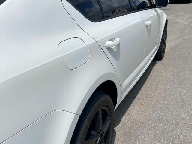 Белый Шкода Октавия, объемом двигателя 1.4 л и пробегом 206 тыс. км за 10600 $, фото 3 на Automoto.ua