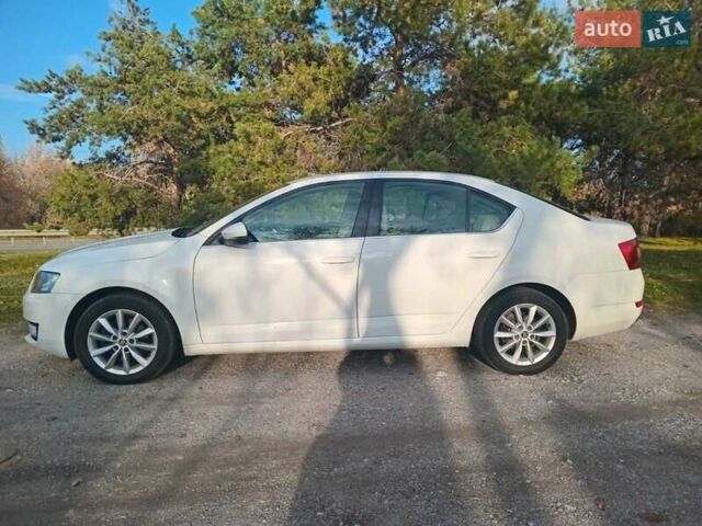 Белый Шкода Октавия, объемом двигателя 1.6 л и пробегом 218 тыс. км за 9700 $, фото 4 на Automoto.ua