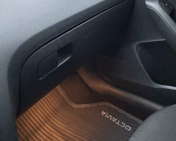 Білий Шкода Октавія, об'ємом двигуна 1.6 л та пробігом 227 тис. км за 10900 $, фото 19 на Automoto.ua
