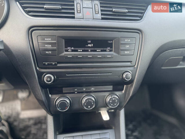 Білий Шкода Октавія, об'ємом двигуна 1.2 л та пробігом 117 тис. км за 8900 $, фото 17 на Automoto.ua