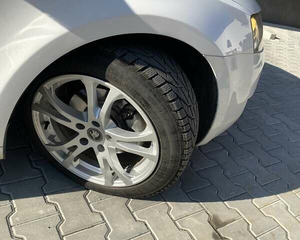 Білий Шкода Октавія, об'ємом двигуна 1.6 л та пробігом 221 тис. км за 11500 $, фото 8 на Automoto.ua