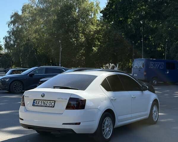 Белый Шкода Октавия, объемом двигателя 1.4 л и пробегом 155 тыс. км за 12300 $, фото 35 на Automoto.ua
