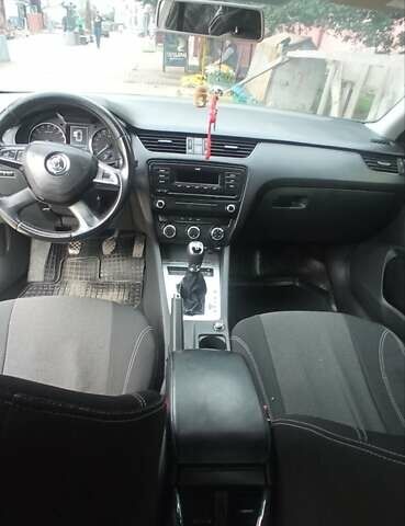 Білий Шкода Октавія, об'ємом двигуна 1.6 л та пробігом 267 тис. км за 8000 $, фото 4 на Automoto.ua