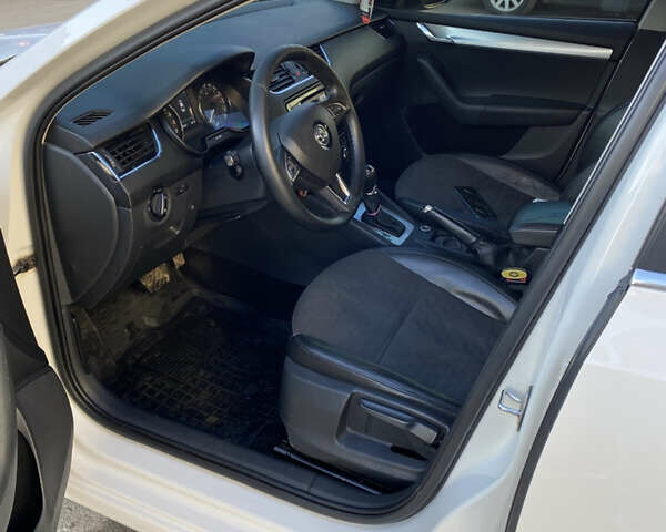 Белый Шкода Октавия, объемом двигателя 1.6 л и пробегом 335 тыс. км за 9250 $, фото 8 на Automoto.ua