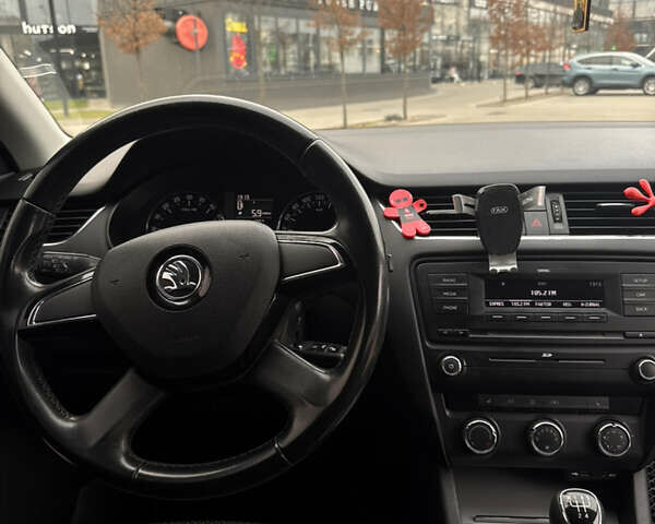 Білий Шкода Октавія, об'ємом двигуна 1.6 л та пробігом 324 тис. км за 9000 $, фото 5 на Automoto.ua