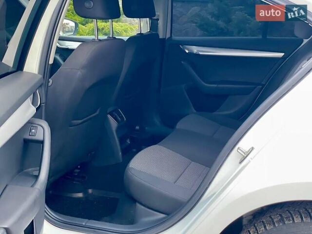 Белый Шкода Октавия, объемом двигателя 1.97 л и пробегом 250 тыс. км за 10399 $, фото 7 на Automoto.ua
