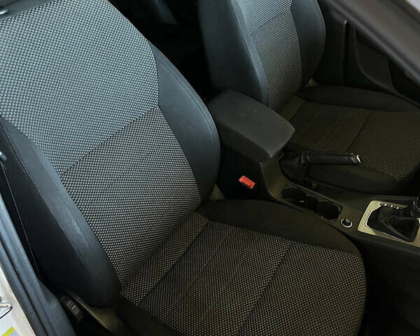 Белый Шкода Октавия, объемом двигателя 1.8 л и пробегом 173 тыс. км за 8000 $, фото 9 на Automoto.ua