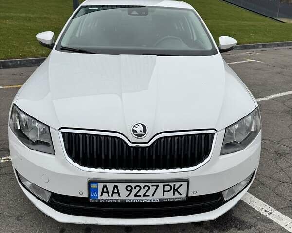 Білий Шкода Октавія, об'ємом двигуна 1.6 л та пробігом 227 тис. км за 10900 $, фото 5 на Automoto.ua