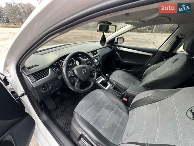 Білий Шкода Октавія, об'ємом двигуна 1.97 л та пробігом 280 тис. км за 9800 $, фото 8 на Automoto.ua