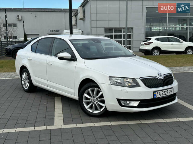 Белый Шкода Октавия, объемом двигателя 1.6 л и пробегом 227 тыс. км за 11800 $, фото 1 на Automoto.ua