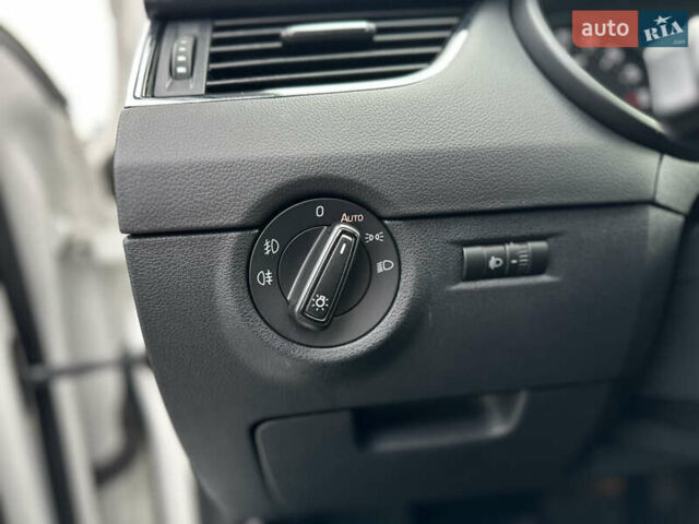 Белый Шкода Октавия, объемом двигателя 1.6 л и пробегом 227 тыс. км за 11800 $, фото 21 на Automoto.ua