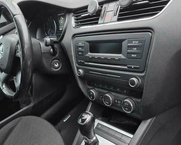 Білий Шкода Октавія, об'ємом двигуна 1.8 л та пробігом 250 тис. км за 9999 $, фото 8 на Automoto.ua