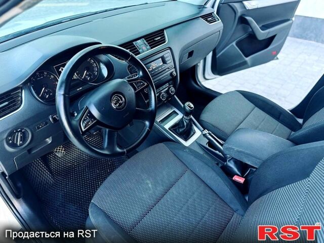 Шкода Октавия 2013 в Полтаве на Automoto.ua Белый Шкода Октавия, объемом двигателя 1.8 л и пробегом 225 тыс. км за 8499 $, фото 6 на Automoto.ua