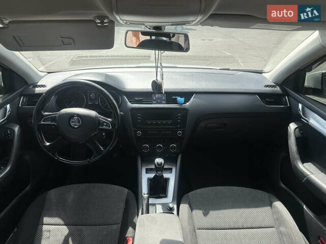 Белый Шкода Октавия, объемом двигателя 1.6 л и пробегом 243 тыс. км за 9500 $, фото 12 на Automoto.ua