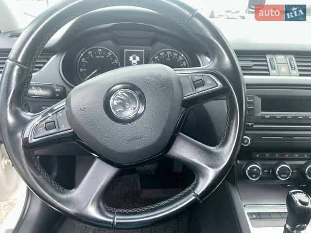 Белый Шкода Октавия, объемом двигателя 1.8 л и пробегом 217 тыс. км за 10000 $, фото 14 на Automoto.ua