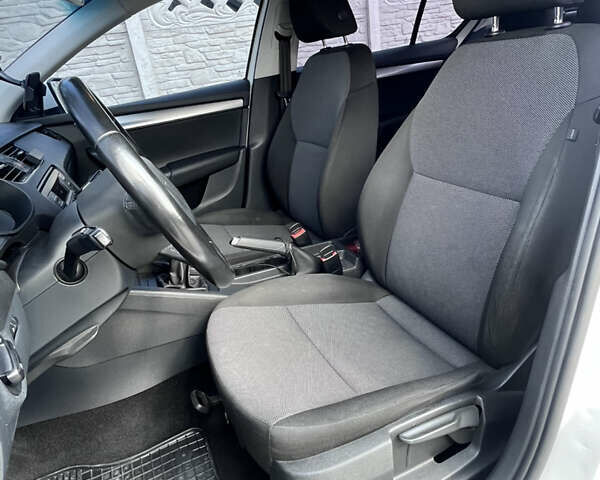 Белый Шкода Октавия, объемом двигателя 1.6 л и пробегом 242 тыс. км за 8750 $, фото 18 на Automoto.ua