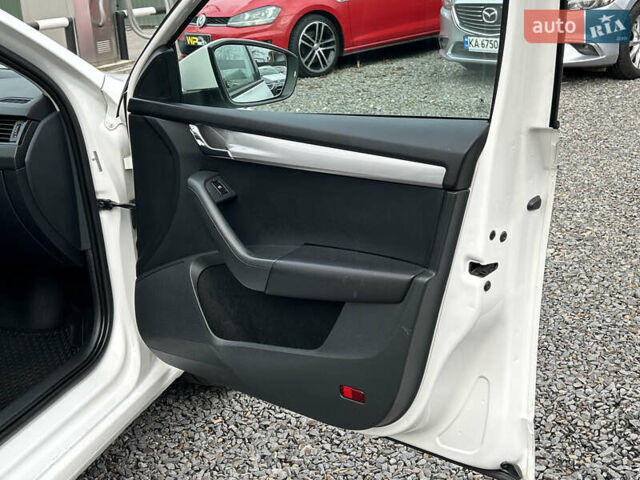 Білий Шкода Октавія, об'ємом двигуна 1.6 л та пробігом 275 тис. км за 8999 $, фото 6 на Automoto.ua