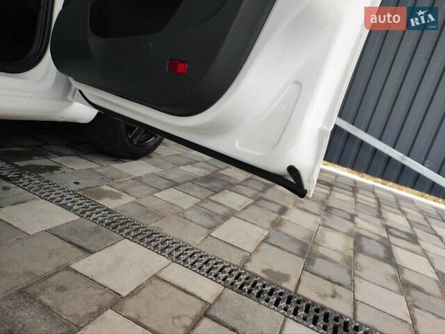 Шкода Октавия 2013 в Полтаве на Automoto.ua Белый Шкода Октавия, объемом двигателя 1.6 л и пробегом 255 тыс. км за 11750 $, фото 31 на Automoto.ua