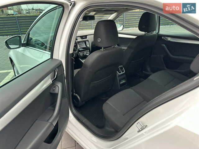 Белый Шкода Октавия, объемом двигателя 1.6 л и пробегом 227 тыс. км за 11800 $, фото 24 на Automoto.ua