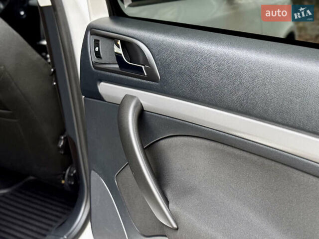 Белый Шкода Октавия, объемом двигателя 2 л и пробегом 223 тыс. км за 10700 $, фото 51 на Automoto.ua