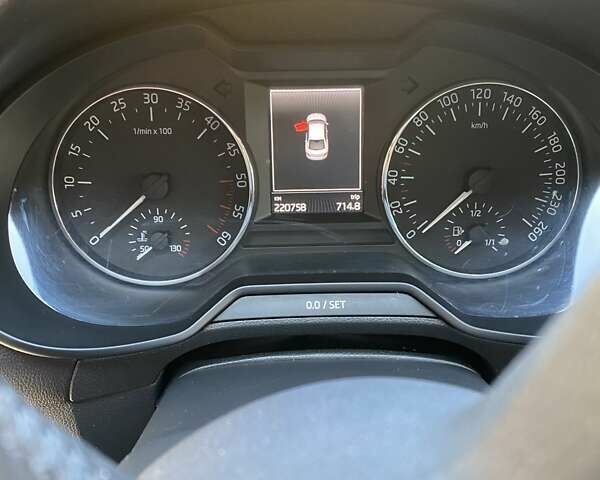 Білий Шкода Октавія, об'ємом двигуна 1.6 л та пробігом 221 тис. км за 11500 $, фото 7 на Automoto.ua