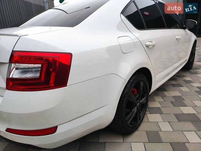 Шкода Октавия 2013 в Полтаве на Automoto.ua Белый Шкода Октавия, объемом двигателя 1.6 л и пробегом 255 тыс. км за 11750 $, фото 10 на Automoto.ua