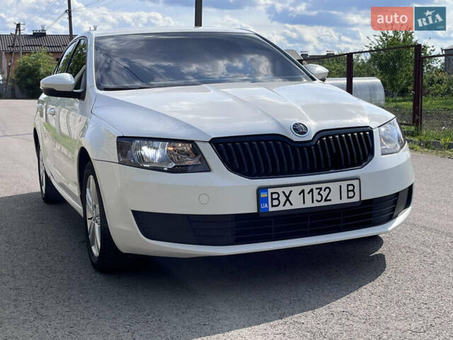 Белый Шкода Октавия, объемом двигателя 1.6 л и пробегом 242 тыс. км за 8750 $, фото 1 на Automoto.ua