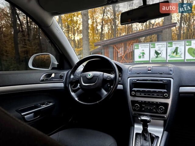 Белый Шкода Октавия, объемом двигателя 2 л и пробегом 223 тыс. км за 10600 $, фото 34 на Automoto.ua