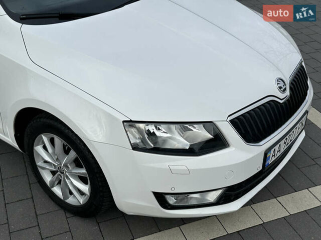 Белый Шкода Октавия, объемом двигателя 1.6 л и пробегом 227 тыс. км за 11800 $, фото 5 на Automoto.ua