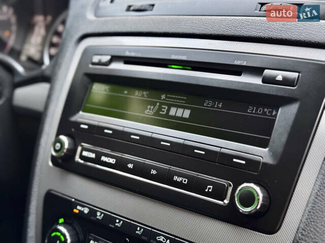 Белый Шкода Октавия, объемом двигателя 2 л и пробегом 223 тыс. км за 10700 $, фото 38 на Automoto.ua