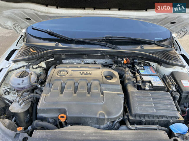 Белый Шкода Октавия, объемом двигателя 1.6 л и пробегом 335 тыс. км за 9250 $, фото 9 на Automoto.ua