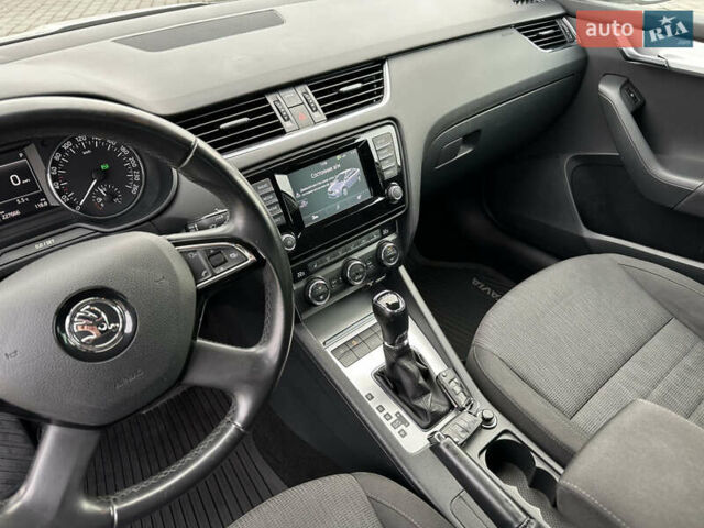 Белый Шкода Октавия, объемом двигателя 1.6 л и пробегом 227 тыс. км за 11800 $, фото 17 на Automoto.ua