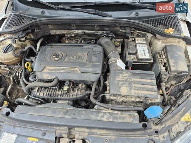 Білий Шкода Октавія, об'ємом двигуна 1.8 л та пробігом 250 тис. км за 9999 $, фото 11 на Automoto.ua