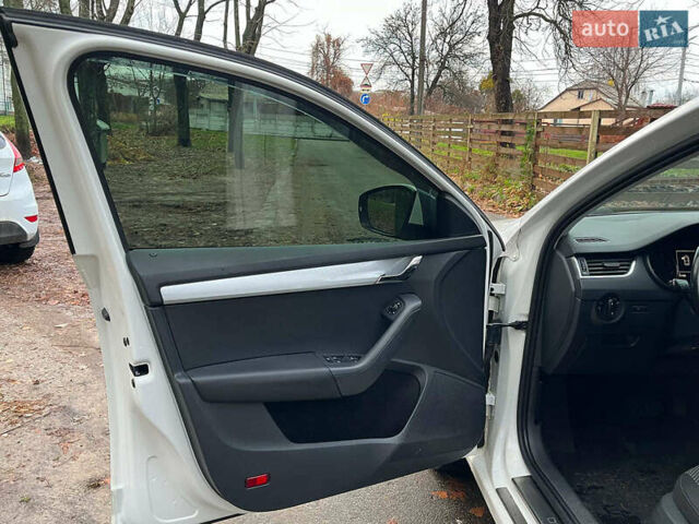 Білий Шкода Октавія, об'ємом двигуна 1.8 л та пробігом 217 тис. км за 9490 $, фото 11 на Automoto.ua