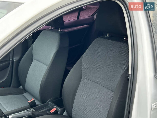 Білий Шкода Октавія, об'ємом двигуна 1.6 л та пробігом 275 тис. км за 8999 $, фото 10 на Automoto.ua