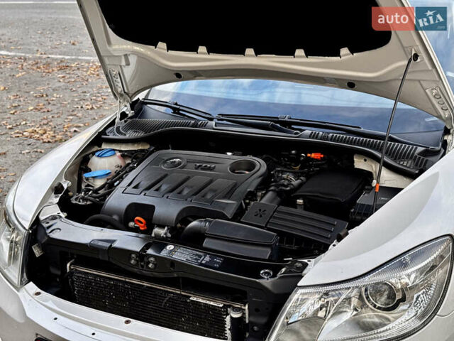 Белый Шкода Октавия, объемом двигателя 2 л и пробегом 223 тыс. км за 10600 $, фото 47 на Automoto.ua