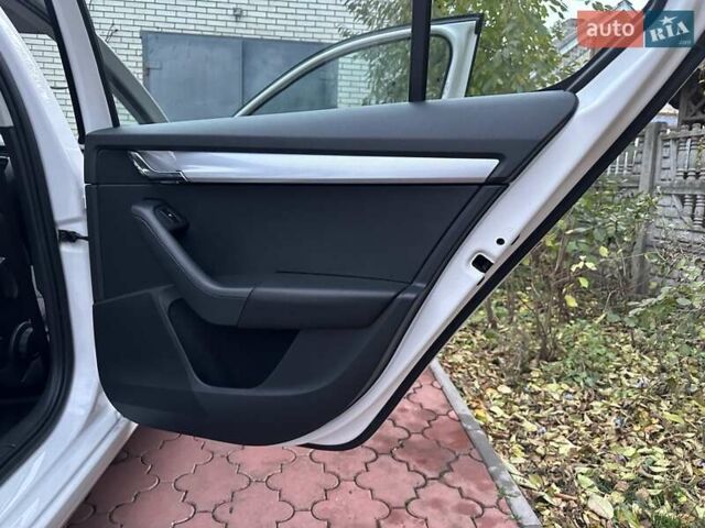 Белый Шкода Октавия, объемом двигателя 1.4 л и пробегом 72 тыс. км за 11999 $, фото 26 на Automoto.ua