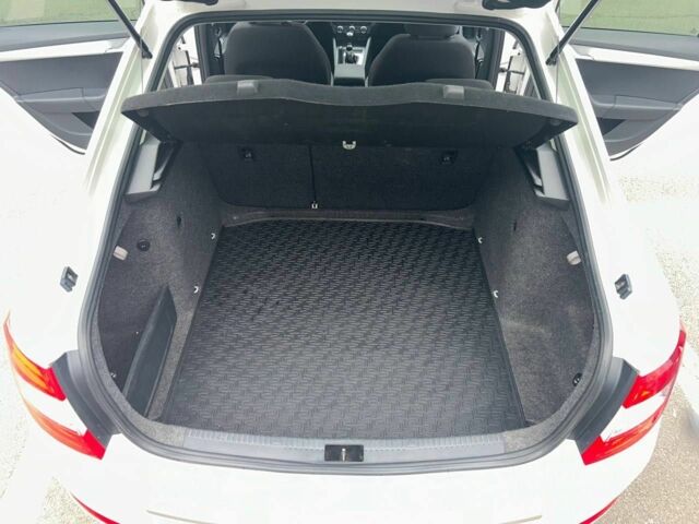 Белый Шкода Октавия, объемом двигателя 1.8 л и пробегом 217 тыс. км за 10000 $, фото 17 на Automoto.ua