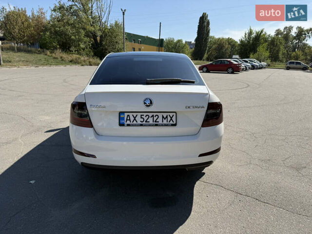 Белый Шкода Октавия, объемом двигателя 1.8 л и пробегом 194 тыс. км за 12000 $, фото 3 на Automoto.ua