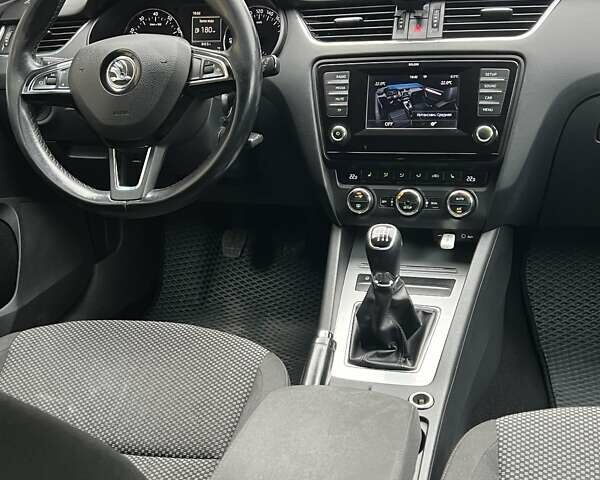 Белый Шкода Октавия, объемом двигателя 1.4 л и пробегом 198 тыс. км за 10800 $, фото 4 на Automoto.ua