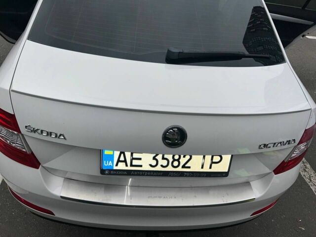 Белый Шкода Октавия, объемом двигателя 1.8 л и пробегом 217 тыс. км за 10000 $, фото 14 на Automoto.ua