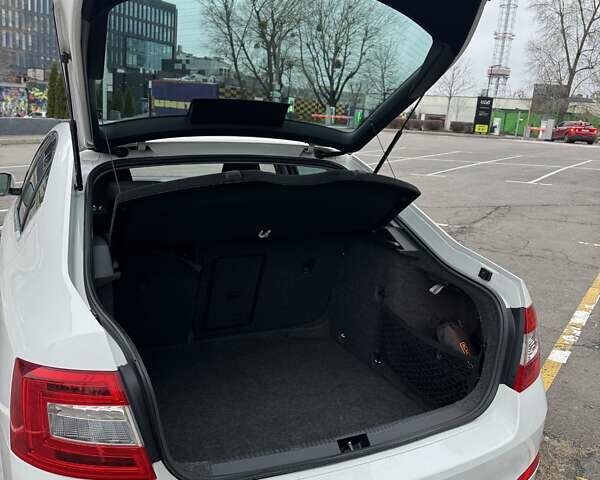 Білий Шкода Октавія, об'ємом двигуна 1.6 л та пробігом 227 тис. км за 10900 $, фото 8 на Automoto.ua