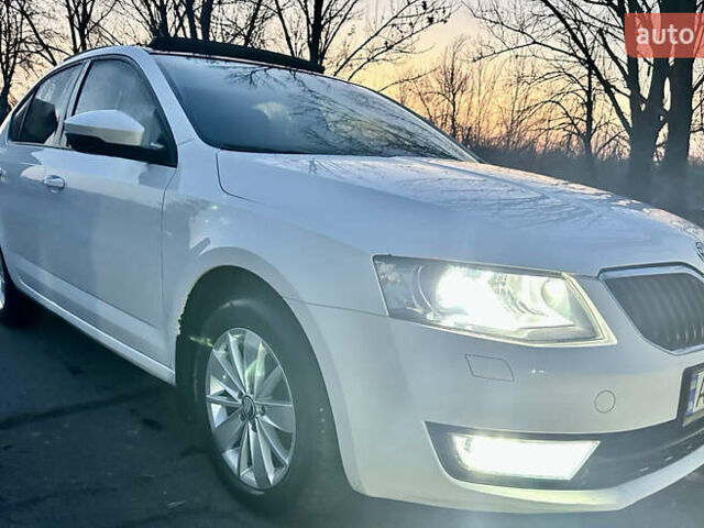 Білий Шкода Октавія, об'ємом двигуна 2 л та пробігом 305 тис. км за 12700 $, фото 1 на Automoto.ua